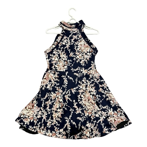 B. Darlin Floral. Halter Style Dress. Jrs. Medium. Excellent Condition - Picture 5 of 14